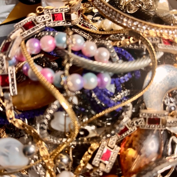 Old junk jewelry - Picture 3 of 3